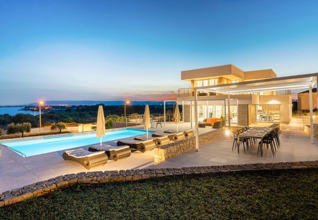 Villa a Siracusa - Lussuosa villa con piscina fronte mare, Plemmirio, Siracusa Villa a Siracusa - Lussuosa villa con piscina fronte mare, Plemmirio, Siracusa