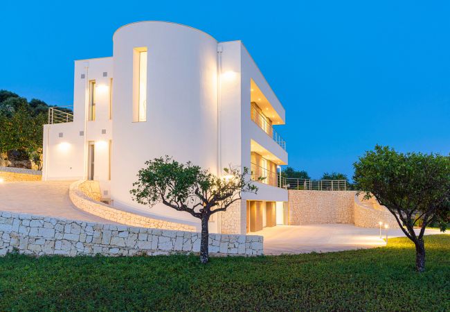 Villa a Siracusa - Lussuosa villa con piscina fronte mare, Plemmirio, Siracusa Villa a Siracusa - Lussuosa villa con piscina fronte mare, Plemmirio, Siracusa