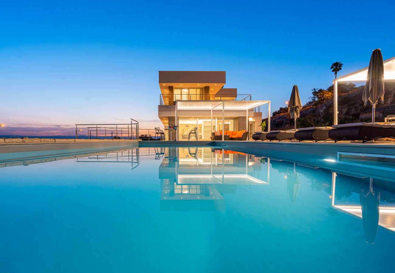 Villa a Siracusa - Lussuosa villa con piscina fronte mare, Plemmirio, Siracusa