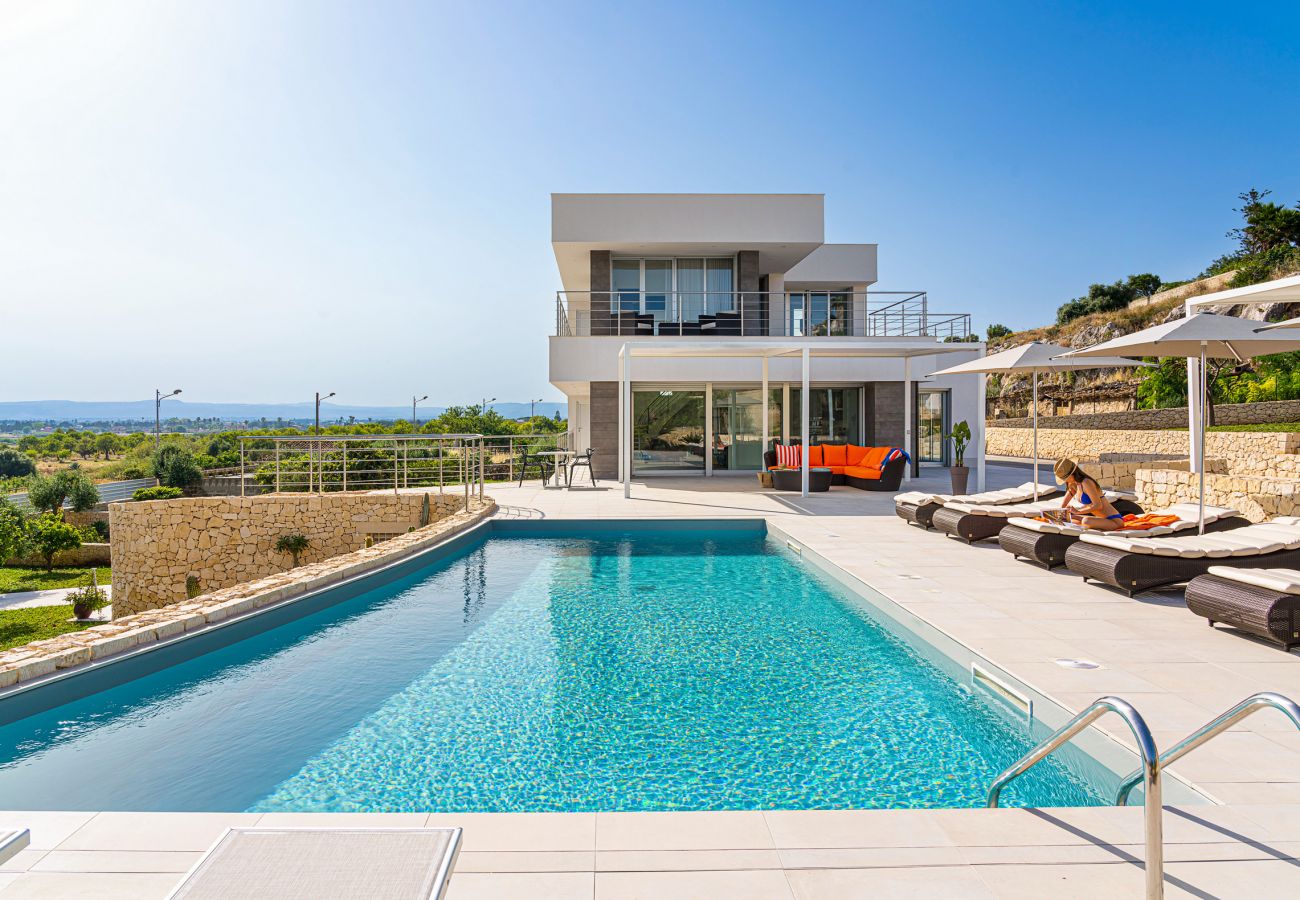 Villa a Siracusa - Lussuosa villa con piscina fronte mare, Plemmirio, Siracusa