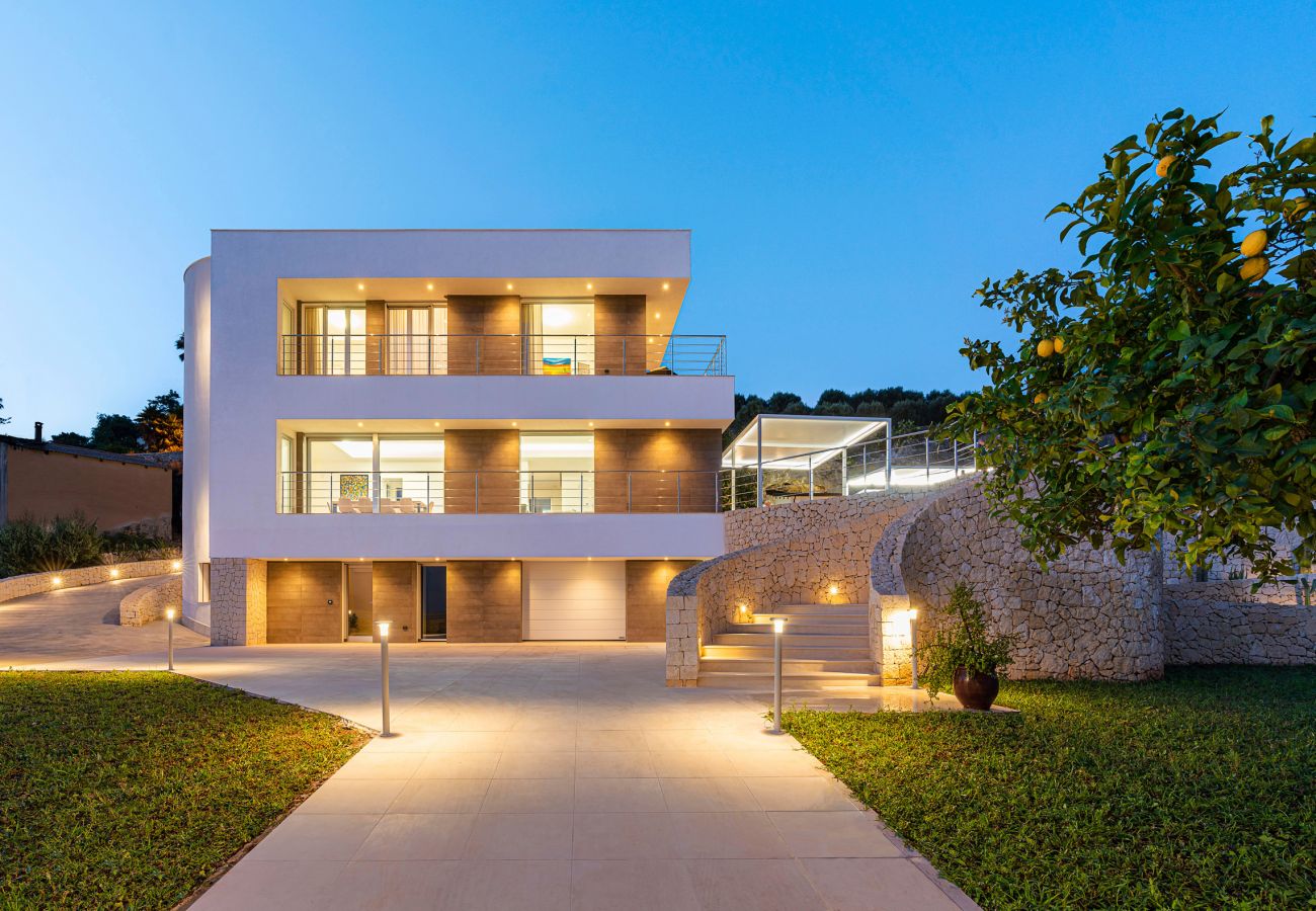 Villa a Siracusa - Lussuosa villa con piscina fronte mare, Plemmirio, Siracusa