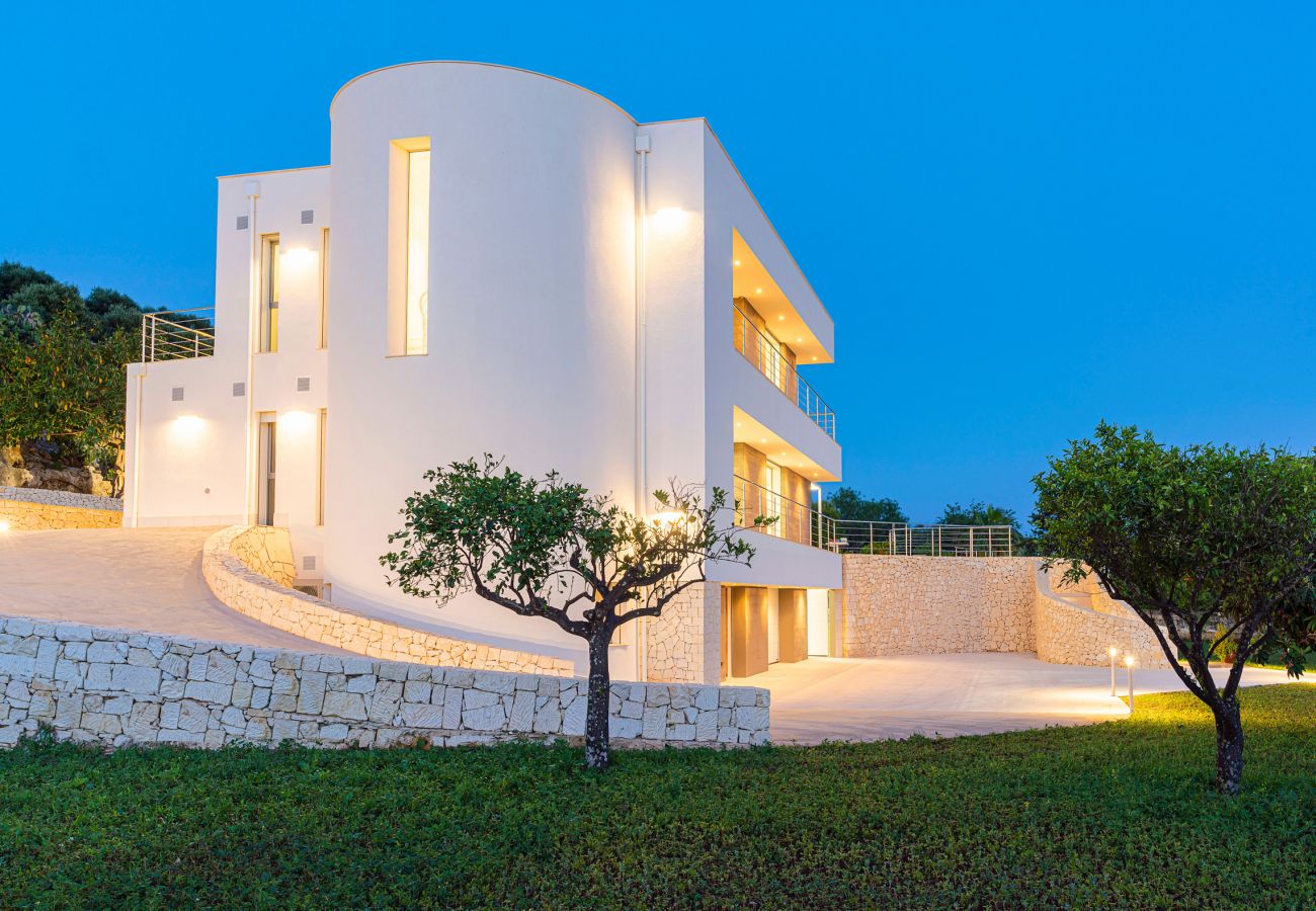 Villa a Siracusa - Lussuosa villa con piscina fronte mare, Plemmirio, Siracusa