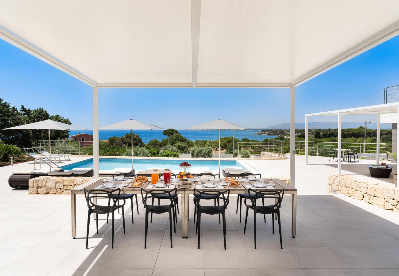 Villa a Siracusa - Lussuosa villa con piscina fronte mare, Plemmirio, Siracusa