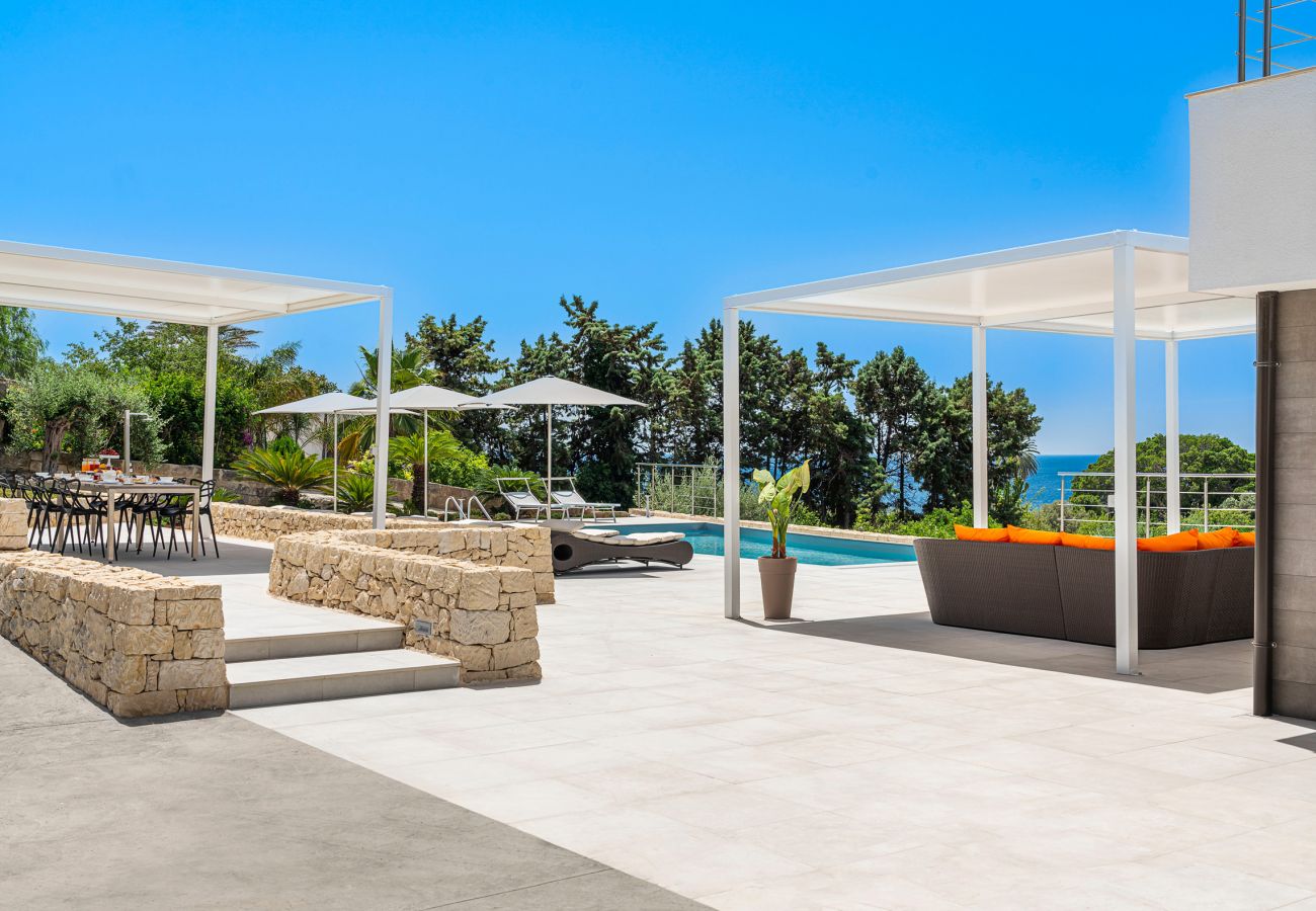 Villa a Siracusa - Lussuosa villa con piscina fronte mare, Plemmirio, Siracusa