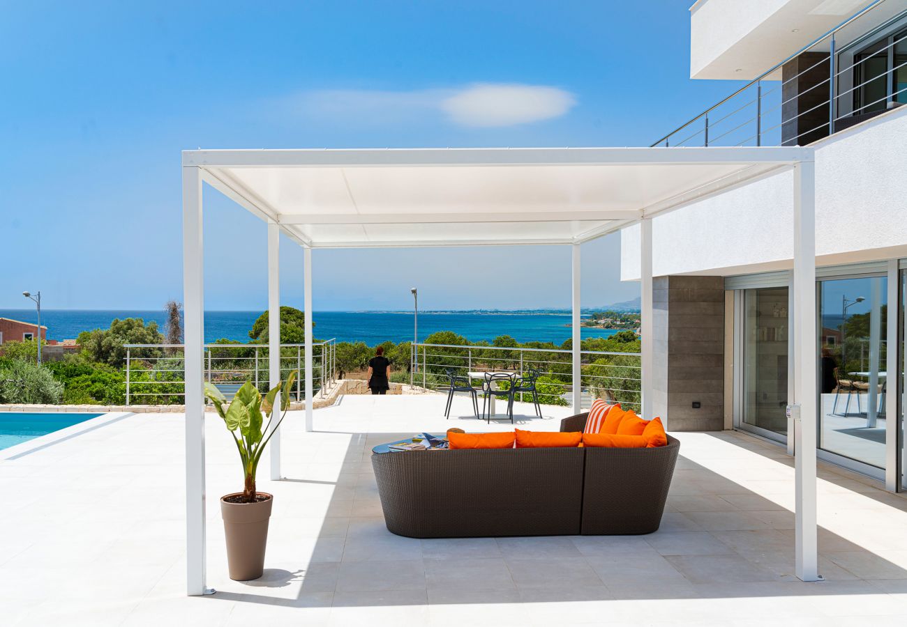 Villa a Siracusa - Lussuosa villa con piscina fronte mare, Plemmirio, Siracusa