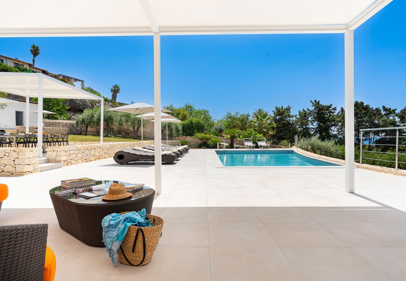 Villa a Siracusa - Lussuosa villa con piscina fronte mare, Plemmirio, Siracusa