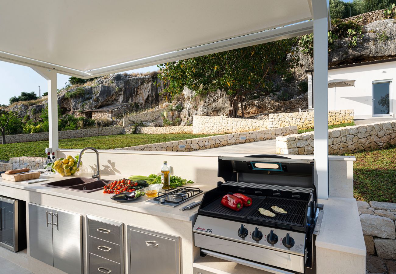 Villa a Siracusa - Lussuosa villa con piscina fronte mare, Plemmirio, Siracusa