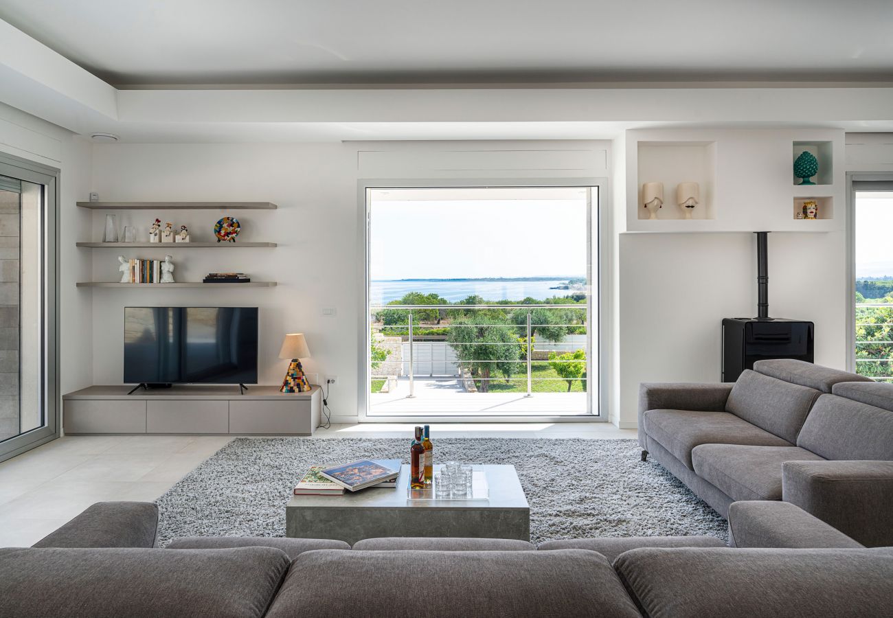 Villa a Siracusa - Lussuosa villa con piscina fronte mare, Plemmirio, Siracusa