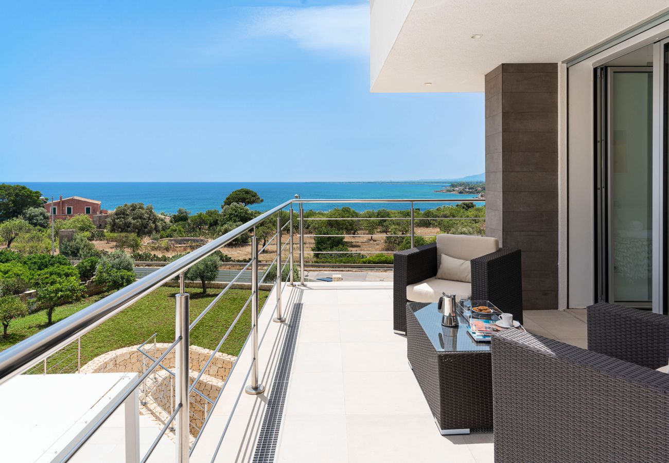 Villa a Siracusa - Lussuosa villa con piscina fronte mare, Plemmirio, Siracusa