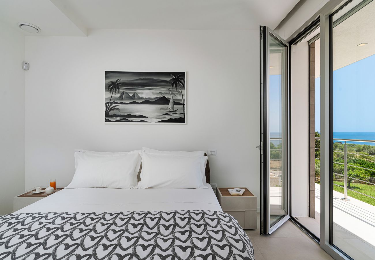 Villa a Siracusa - Lussuosa villa con piscina fronte mare, Plemmirio, Siracusa