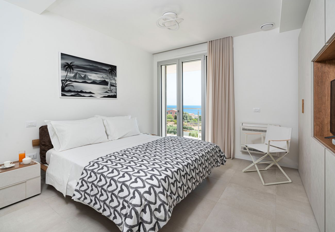 Villa a Siracusa - Lussuosa villa con piscina fronte mare, Plemmirio, Siracusa