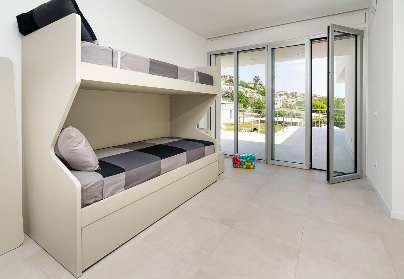 Villa a Siracusa - Lussuosa villa con piscina fronte mare, Plemmirio, Siracusa
