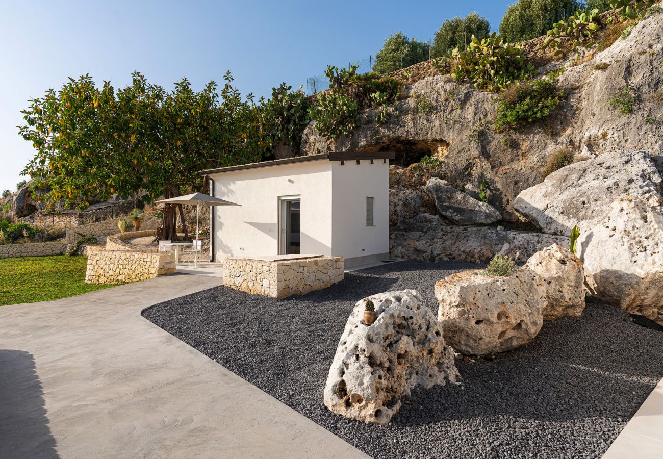 Villa a Siracusa - Lussuosa villa con piscina fronte mare, Plemmirio, Siracusa
