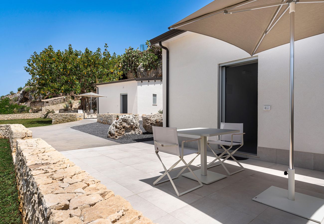 Villa a Siracusa - Lussuosa villa con piscina fronte mare, Plemmirio, Siracusa