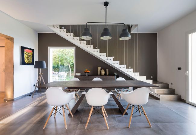 Villa a Siracusa - Lussuosa villa con piscina, jacuzzi e accesso al mare, Di Casa In SIcilia Villa a Siracusa - Lussuosa villa con piscina, jacuzzi e accesso al mare, Di Casa In SIcilia