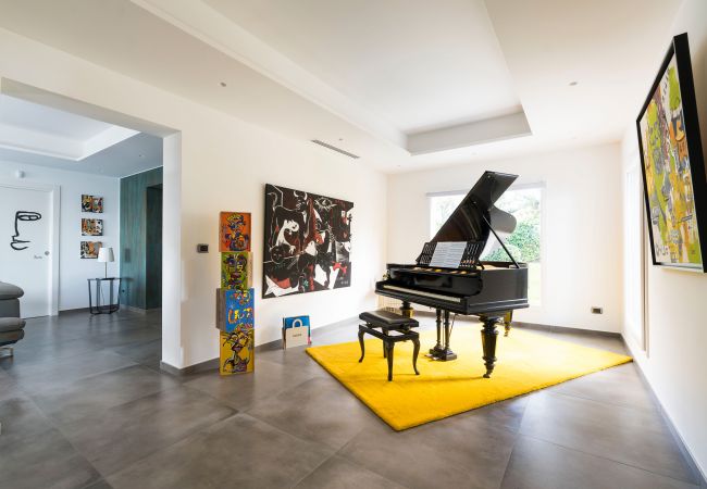 Villa a Siracusa - Lussuosa villa con piscina, jacuzzi e accesso al mare, Di Casa In SIcilia Villa a Siracusa - Lussuosa villa con piscina, jacuzzi e accesso al mare, Di Casa In SIcilia