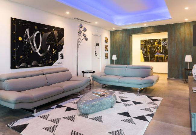 Villa a Siracusa - Lussuosa villa con piscina, jacuzzi e accesso al mare, Di Casa In SIcilia Villa a Siracusa - Lussuosa villa con piscina, jacuzzi e accesso al mare, Di Casa In SIcilia