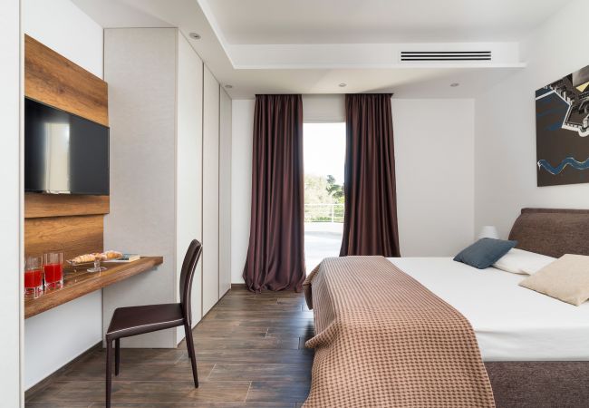 Villa a Siracusa - Lussuosa villa con piscina, jacuzzi e accesso al mare, Di Casa In SIcilia Villa a Siracusa - Lussuosa villa con piscina, jacuzzi e accesso al mare, Di Casa In SIcilia