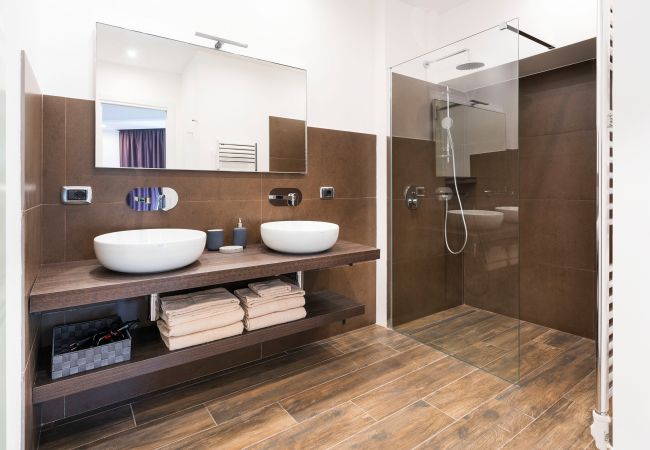 Villa a Siracusa - Lussuosa villa con piscina, jacuzzi e accesso al mare, Di Casa In SIcilia Villa a Siracusa - Lussuosa villa con piscina, jacuzzi e accesso al mare, Di Casa In SIcilia