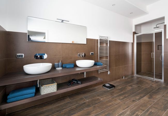 Villa a Siracusa - Lussuosa villa con piscina, jacuzzi e accesso al mare, Di Casa In SIcilia Villa a Siracusa - Lussuosa villa con piscina, jacuzzi e accesso al mare, Di Casa In SIcilia