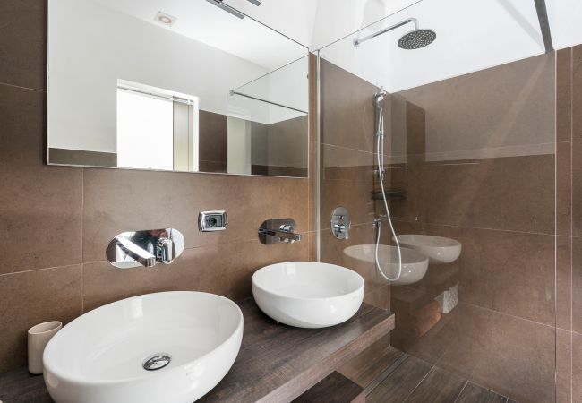 Villa a Siracusa - Lussuosa villa con piscina, jacuzzi e accesso al mare, Di Casa In SIcilia Villa a Siracusa - Lussuosa villa con piscina, jacuzzi e accesso al mare, Di Casa In SIcilia