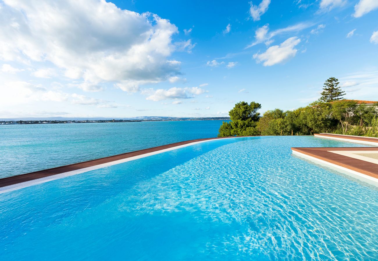 Villa a Siracusa - Lussuosa villa con piscina e accesso al mare, Plemmirio, Siracusa