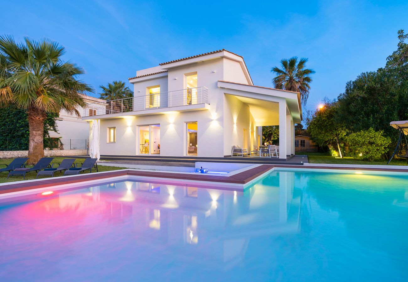 Villa a Siracusa - Lussuosa villa con piscina e accesso al mare, Plemmirio, Siracusa