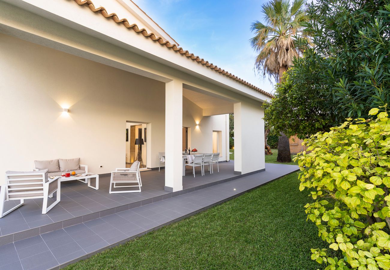 Villa a Siracusa - Lussuosa villa con piscina e accesso al mare, Plemmirio, Siracusa