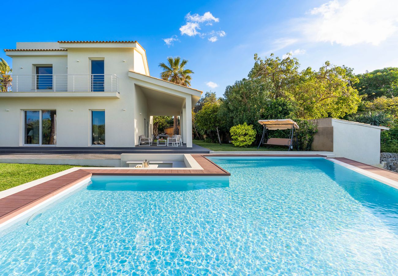 Villa a Siracusa - Lussuosa villa con piscina e accesso al mare, Plemmirio, Siracusa