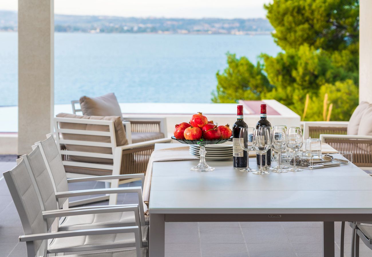 Villa a Siracusa - Lussuosa villa con piscina e accesso al mare, Plemmirio, Siracusa