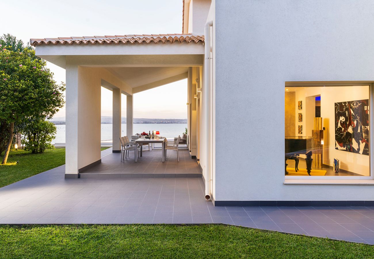Villa a Siracusa - Lussuosa villa con piscina e accesso al mare, Plemmirio, Siracusa