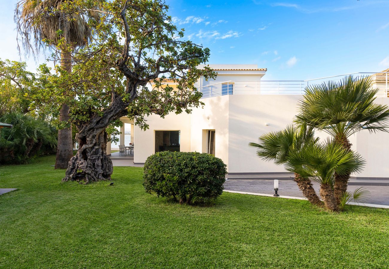 Villa a Siracusa - Lussuosa villa con piscina e accesso al mare, Plemmirio, Siracusa