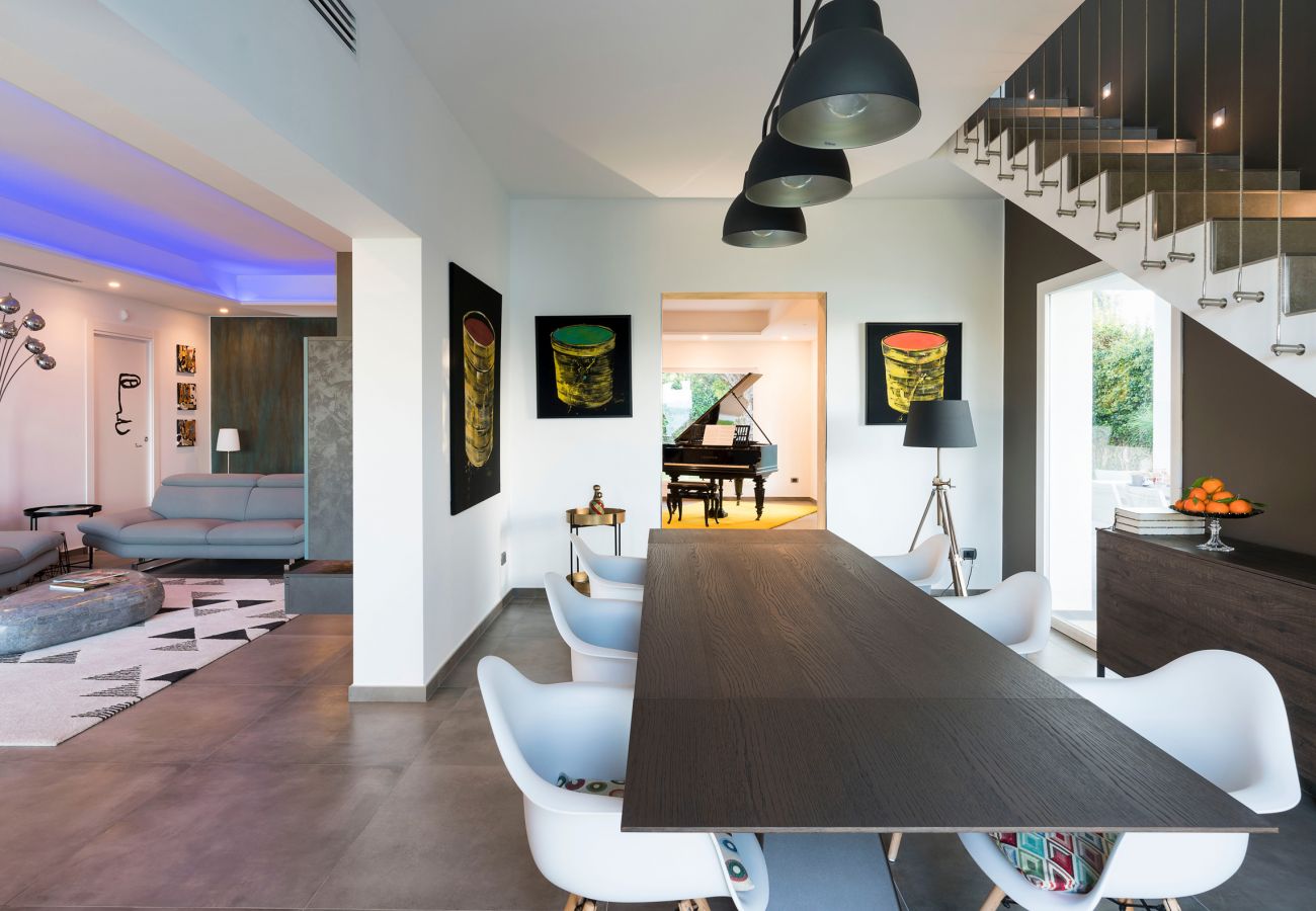 Villa a Siracusa - Lussuosa villa con piscina e accesso al mare, Plemmirio, Siracusa