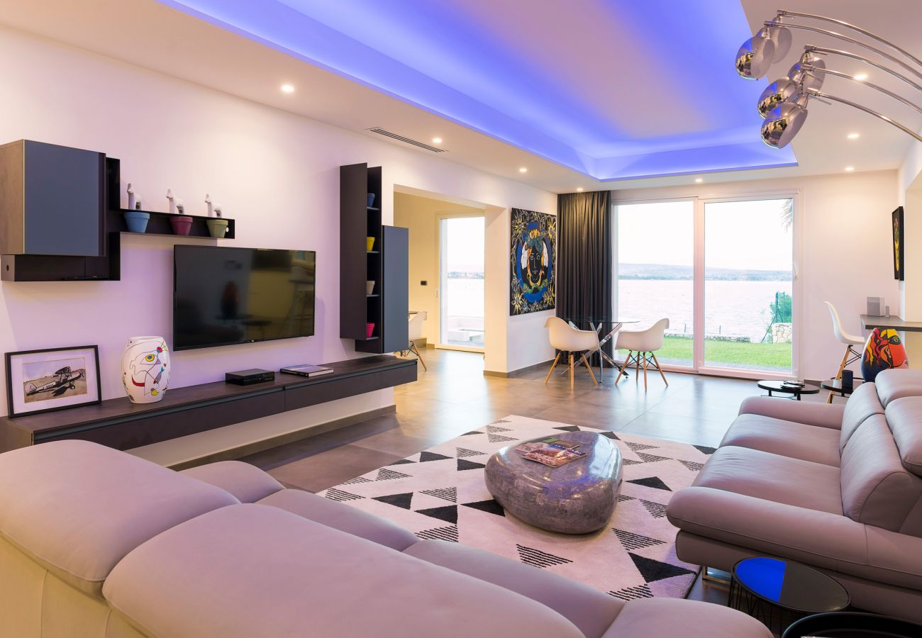 Villa a Siracusa - Lussuosa villa con piscina e accesso al mare, Plemmirio, Siracusa