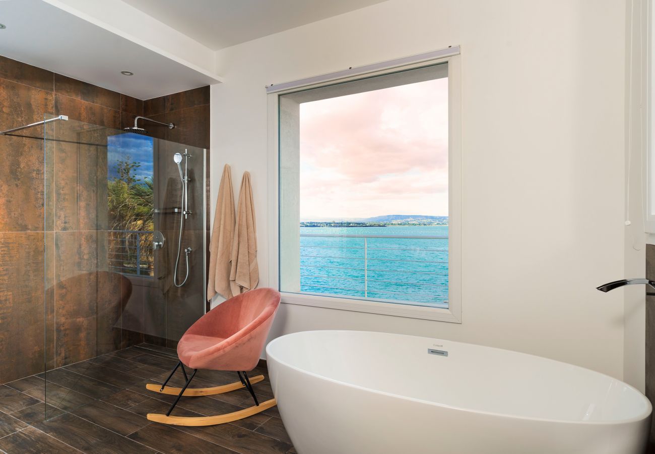 Villa a Siracusa - Lussuosa villa con piscina e accesso al mare, Plemmirio, Siracusa