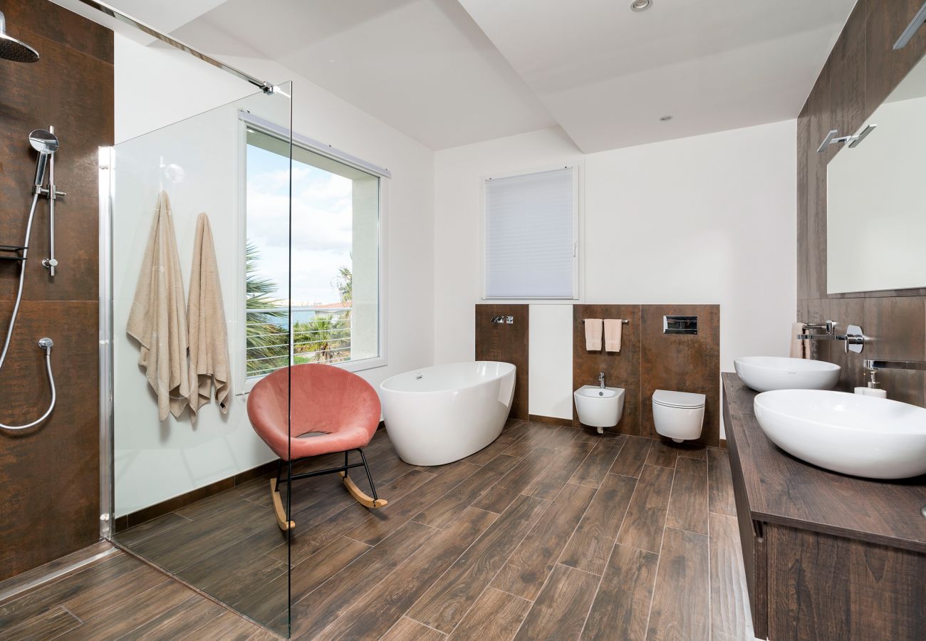 Villa a Siracusa - Lussuosa villa con piscina e accesso al mare, Plemmirio, Siracusa