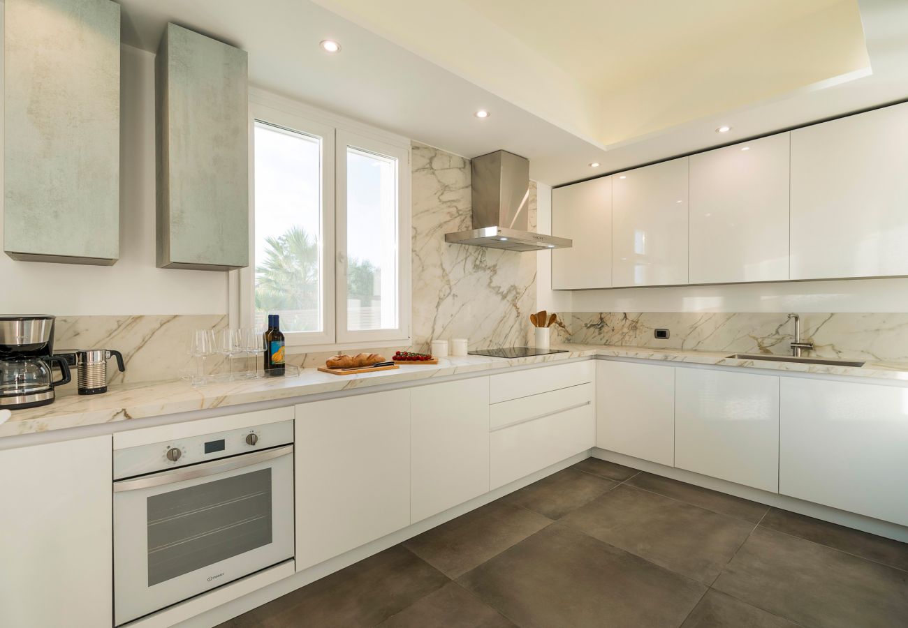 Villa a Siracusa - Lussuosa villa con piscina, jacuzzi e accesso al mare, Di Casa In Sicilia