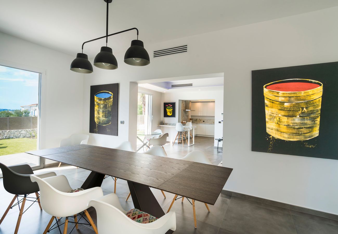 Villa a Siracusa - Lussuosa villa con piscina, jacuzzi e accesso al mare, Di Casa In Sicilia