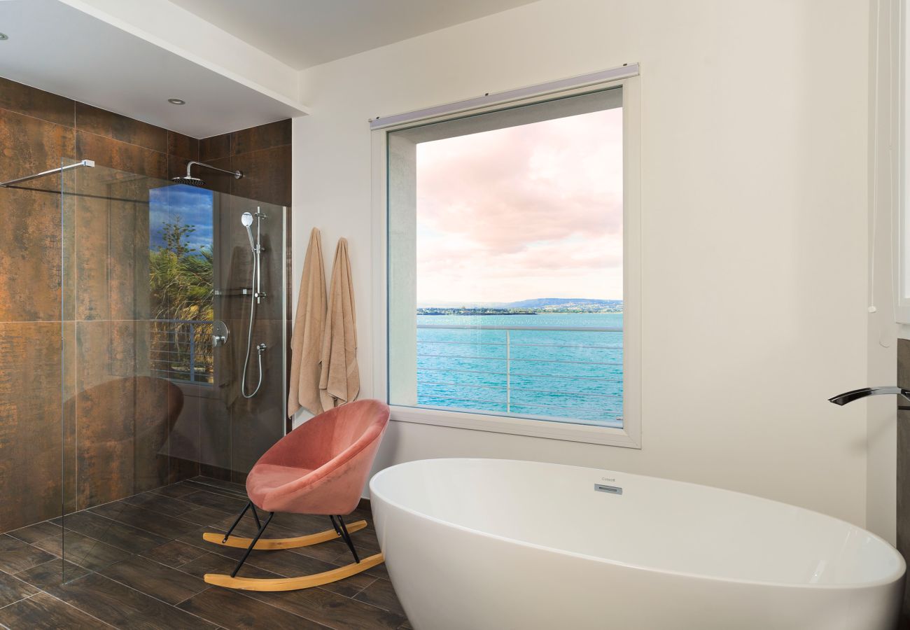 Villa a Siracusa - Lussuosa villa con piscina, jacuzzi e accesso al mare, Di Casa In Sicilia