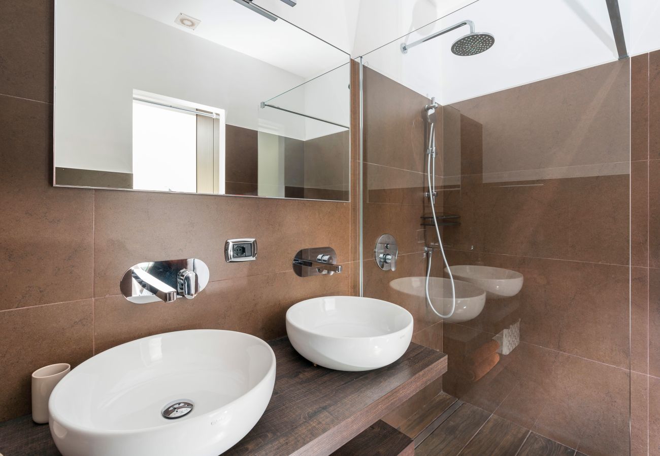 Villa a Siracusa - Lussuosa villa con piscina, jacuzzi e accesso al mare, Di Casa In Sicilia