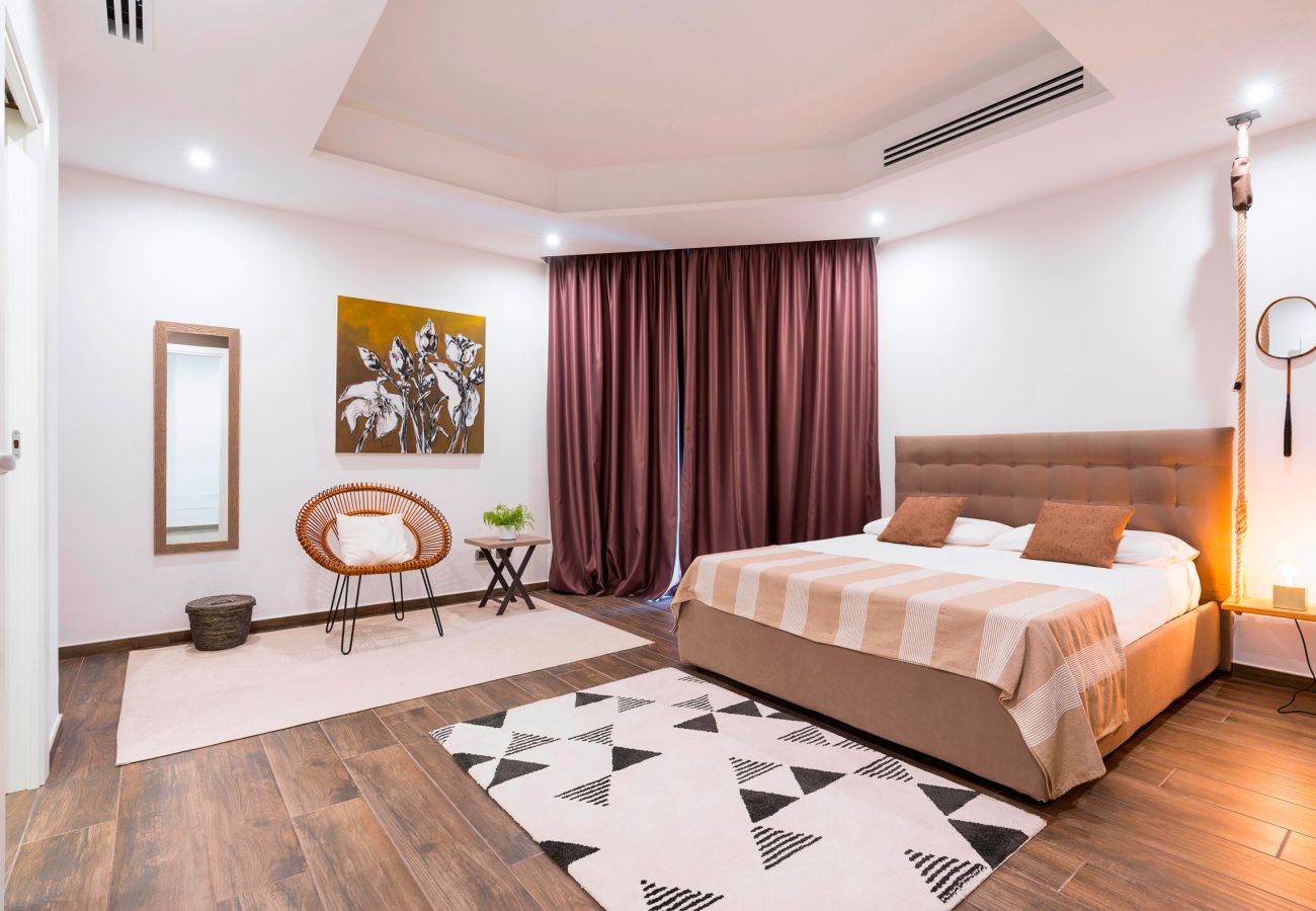 Villa a Siracusa - Lussuosa villa con piscina, jacuzzi e accesso al mare, Di Casa In Sicilia