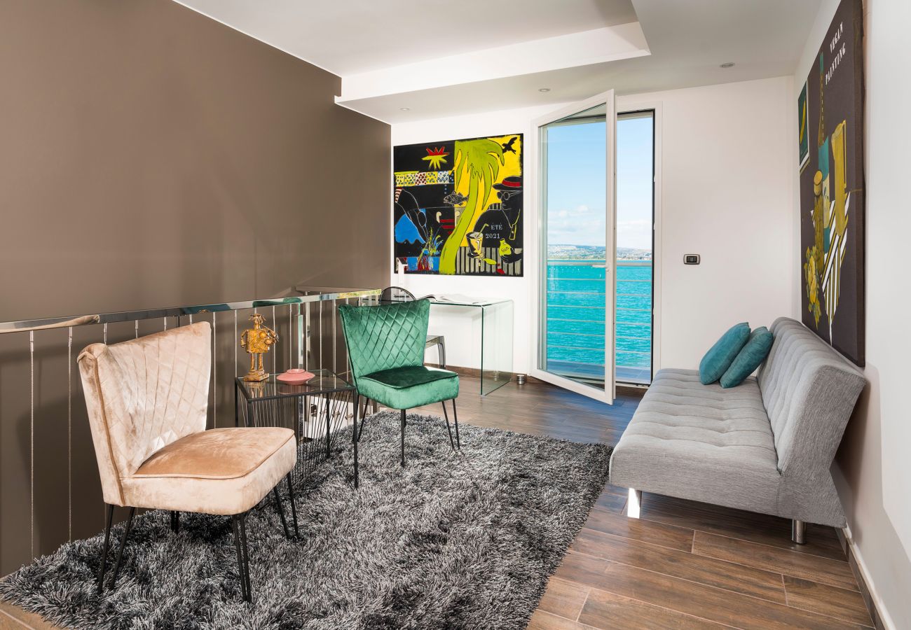 Villa a Siracusa - Lussuosa villa con piscina, jacuzzi e accesso al mare, Di Casa In Sicilia