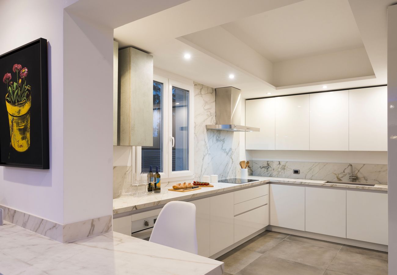 Villa a Siracusa - Lussuosa villa con piscina, jacuzzi e accesso al mare, Di Casa In Sicilia