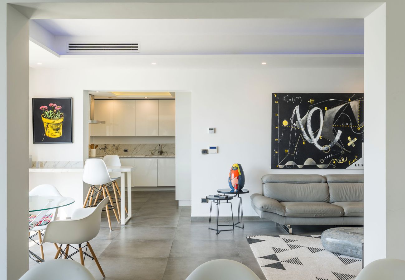 Villa a Siracusa - Lussuosa villa con piscina, jacuzzi e accesso al mare, Di Casa In Sicilia