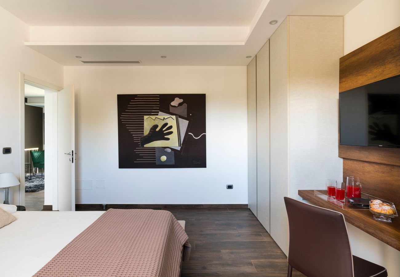 Villa a Siracusa - Lussuosa villa con piscina, jacuzzi e accesso al mare, Di Casa In Sicilia