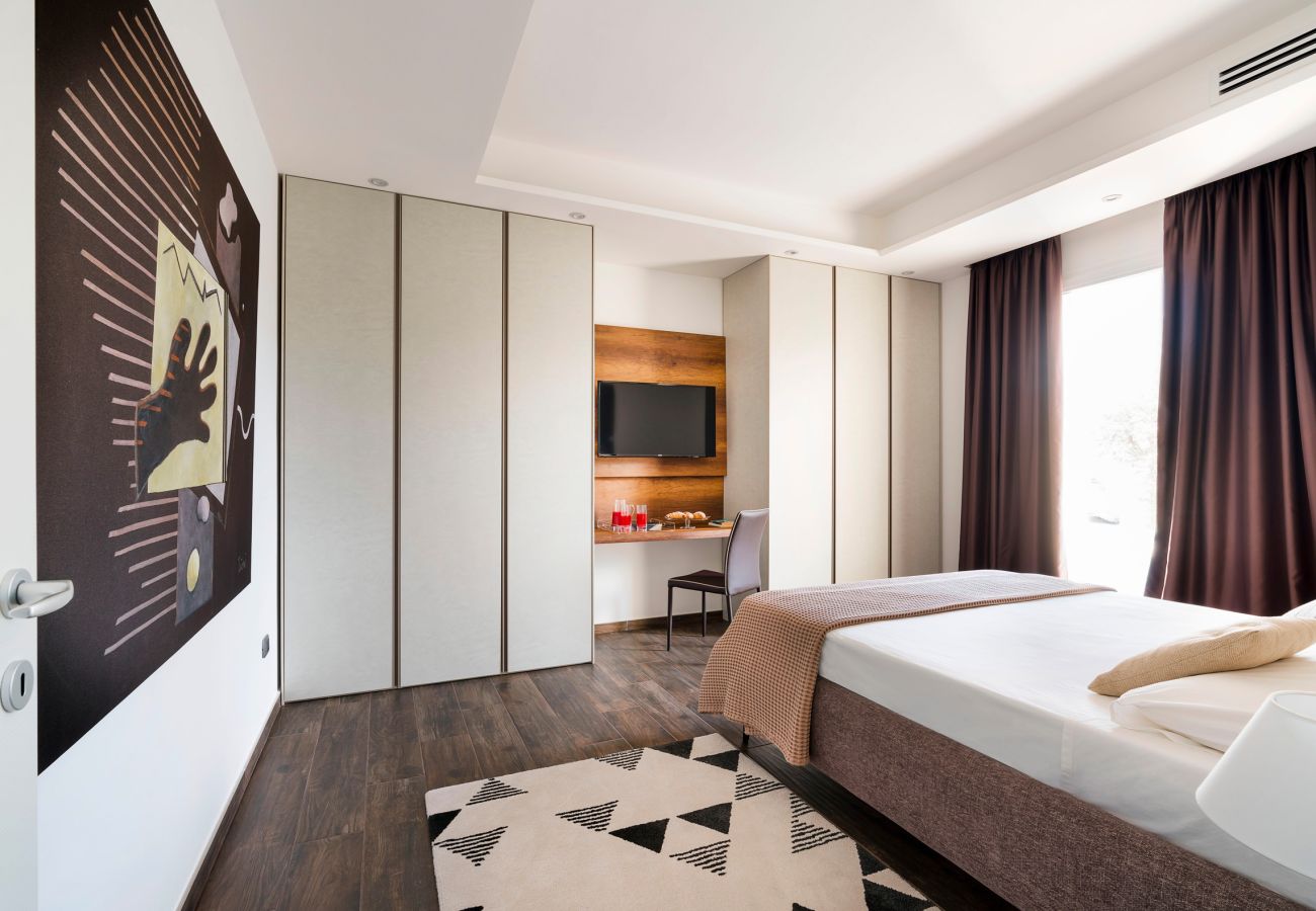 Villa a Siracusa - Lussuosa villa con piscina, jacuzzi e accesso al mare, Di Casa In Sicilia