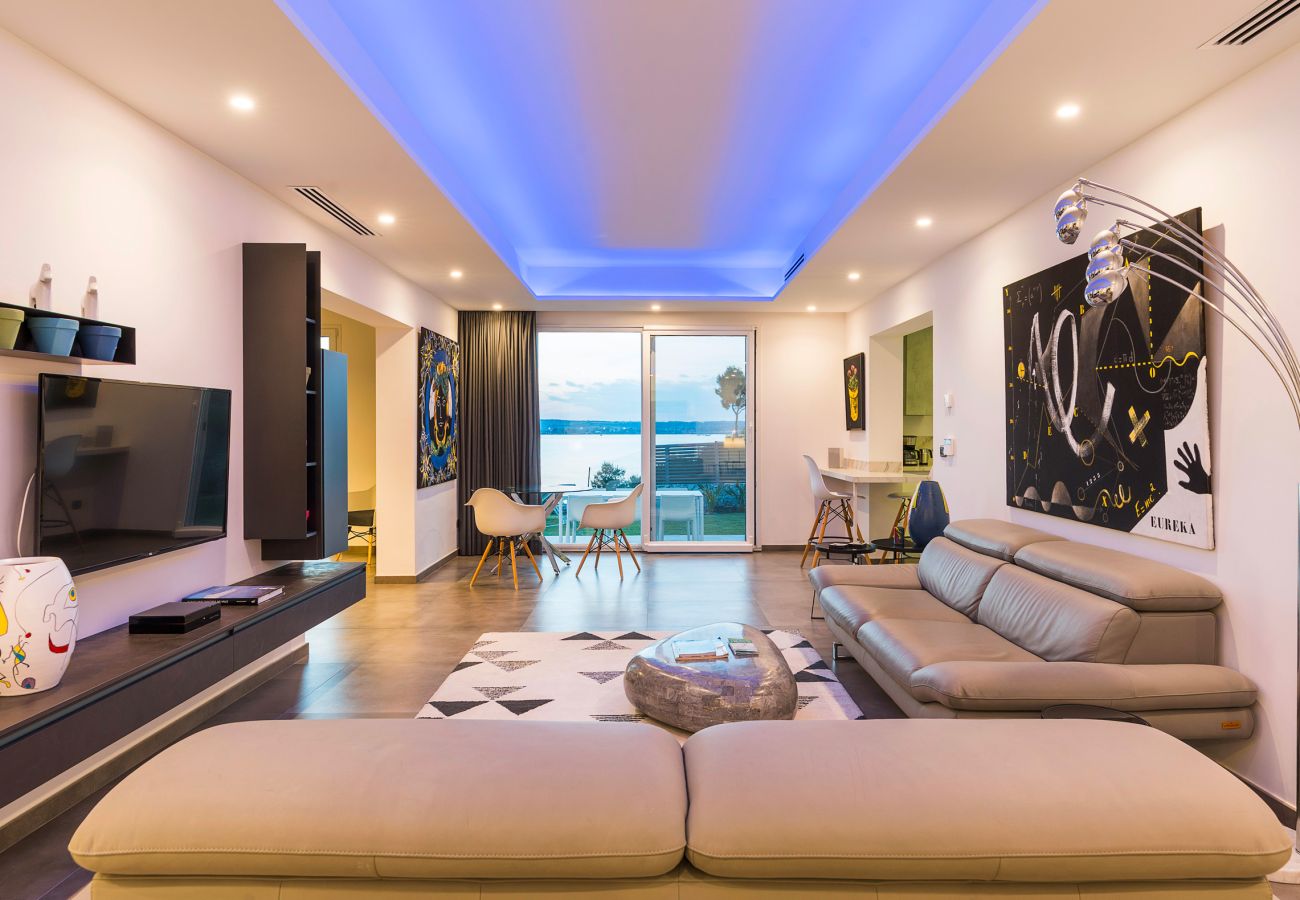 Villa a Siracusa - Lussuosa villa con piscina, jacuzzi e accesso al mare, Di Casa In Sicilia