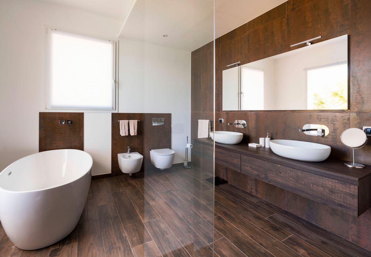 Villa a Siracusa - Lussuosa villa con piscina, jacuzzi e accesso al mare, Di Casa In Sicilia