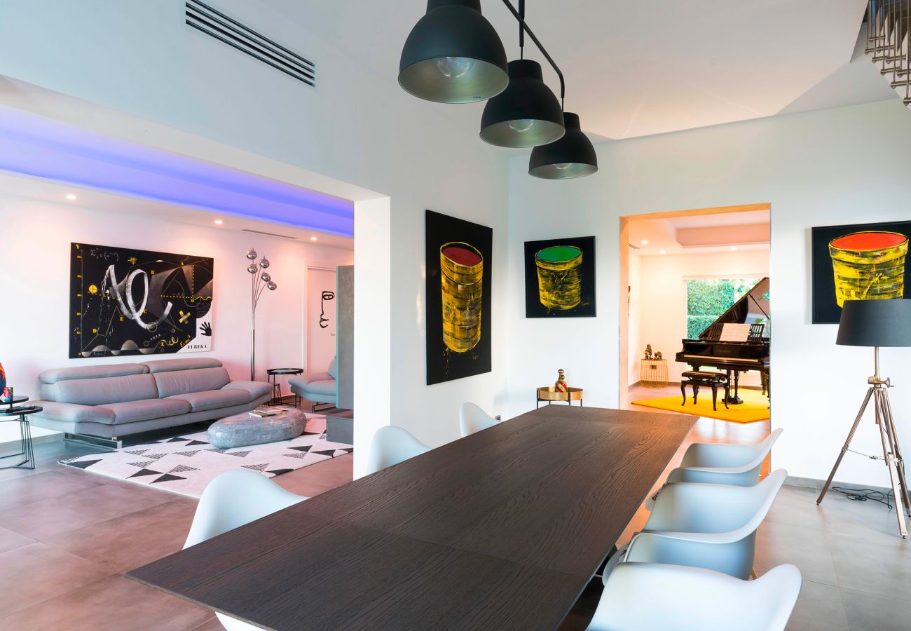 Villa a Siracusa - Lussuosa villa con piscina, jacuzzi e accesso al mare, Di Casa In Sicilia