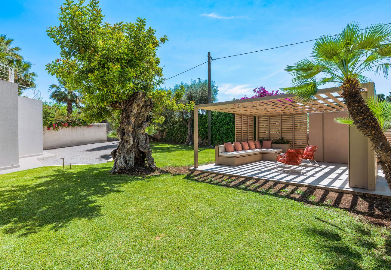 Villa a Siracusa - Lussuosa villa con piscina, jacuzzi e accesso al mare, Di Casa In Sicilia